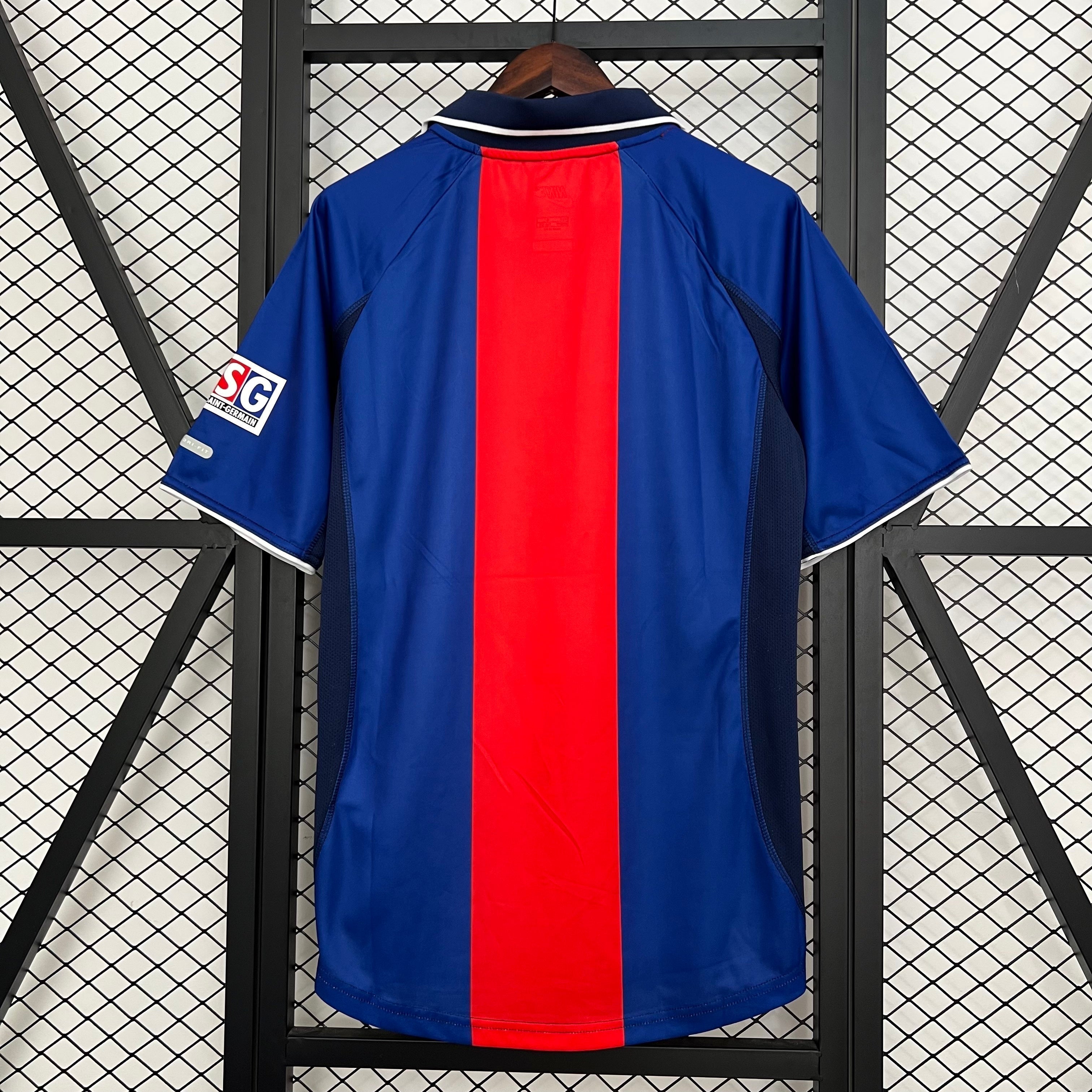 Camiseta retro del PSG de la temporada 2000/01