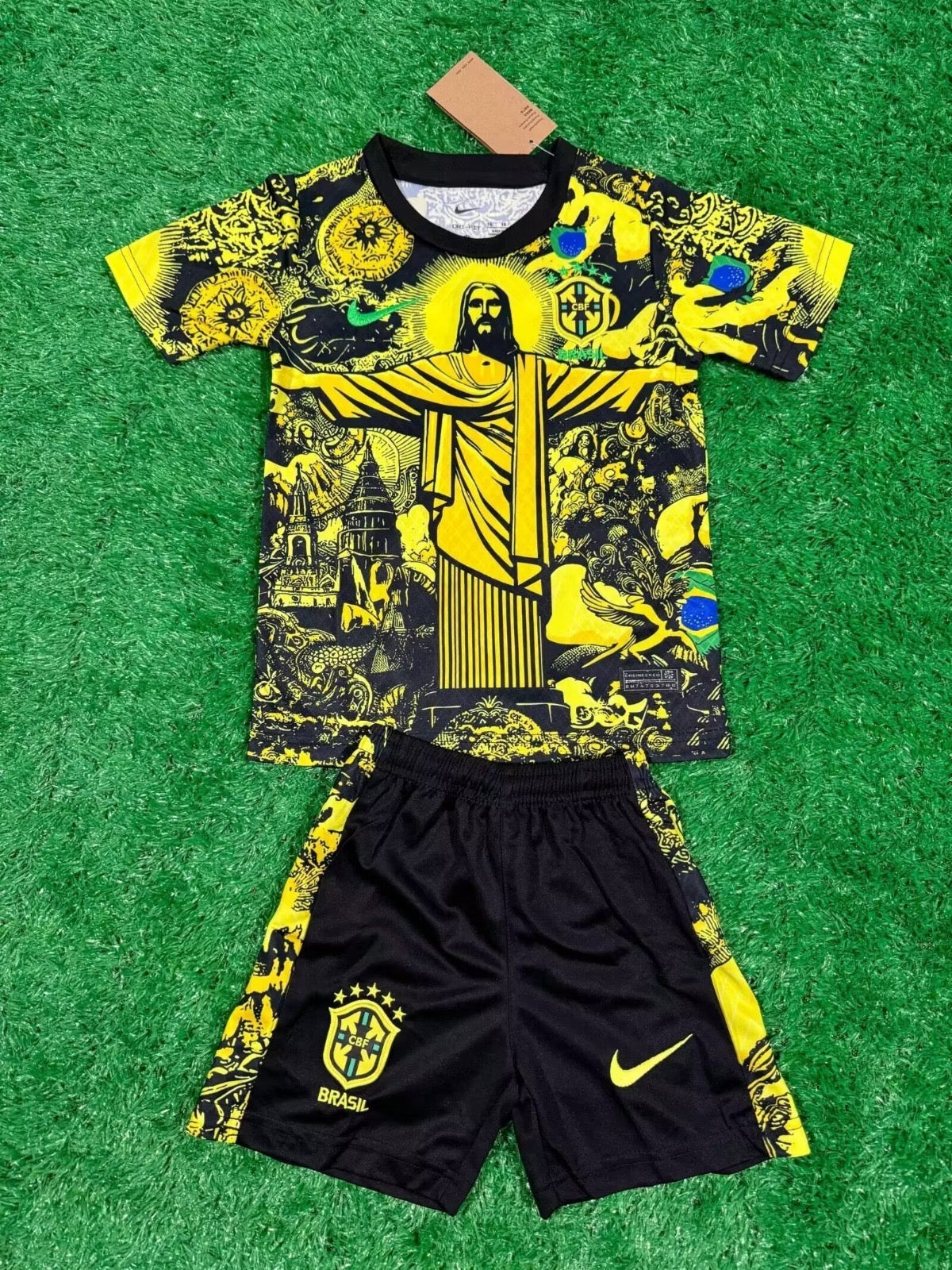 Conjunto infantil especial amarillo de Brasil 24/25