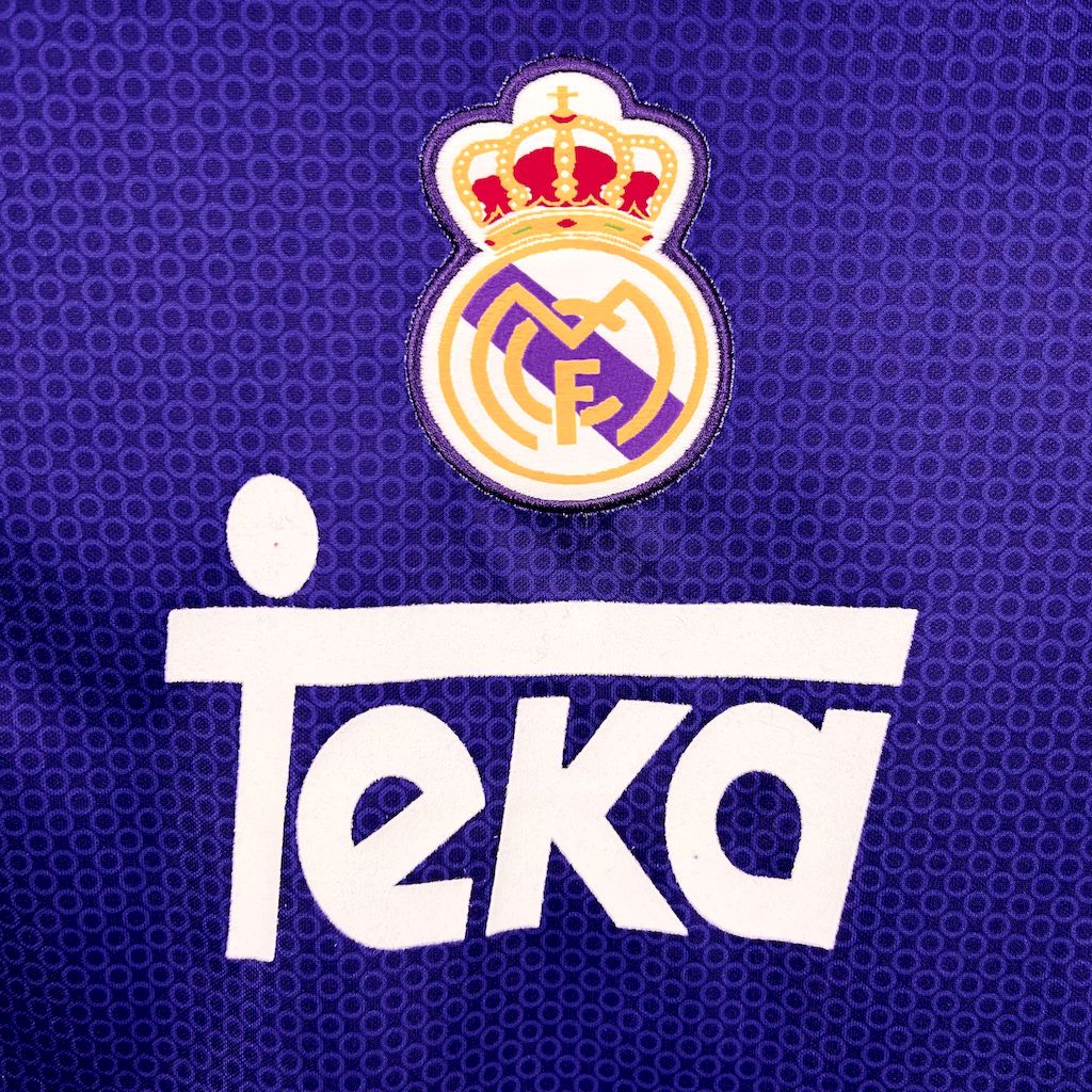 Camiseta retro de visitante del Real Madrid 1997/98