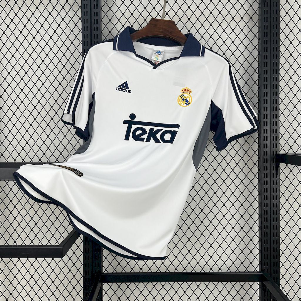 Camiseta retro del Real Madrid de la temporada 2000/01