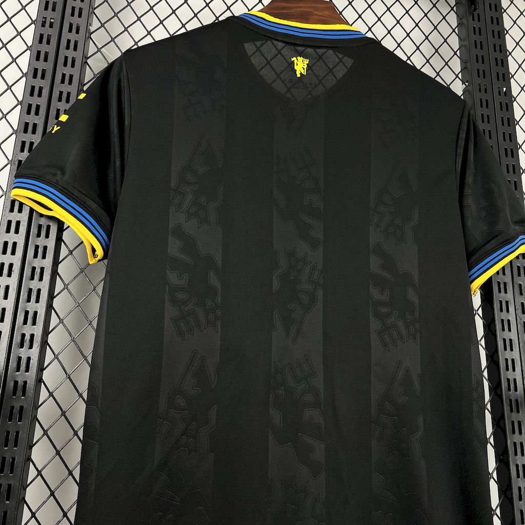 Tercera equipación del Manchester United 2025/26