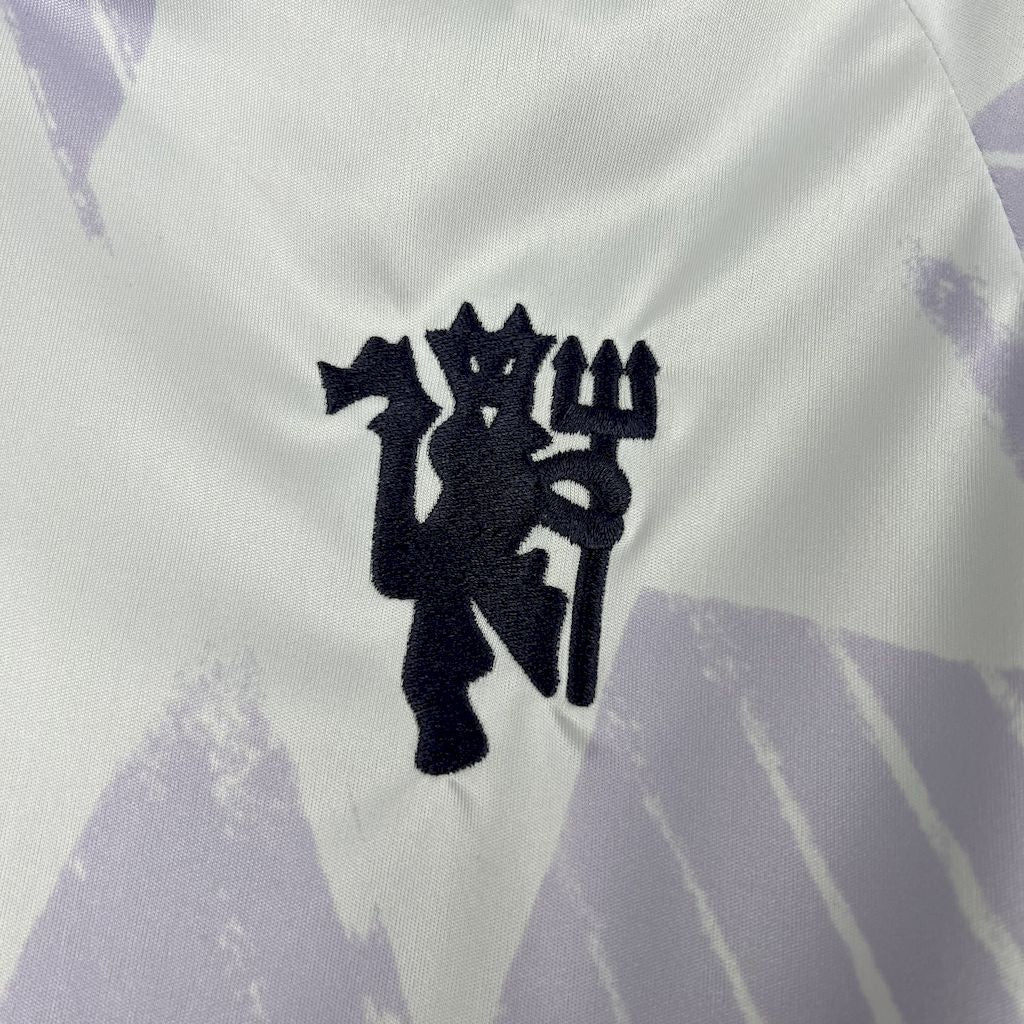 Camiseta de visitante del Manchester United 2025/26