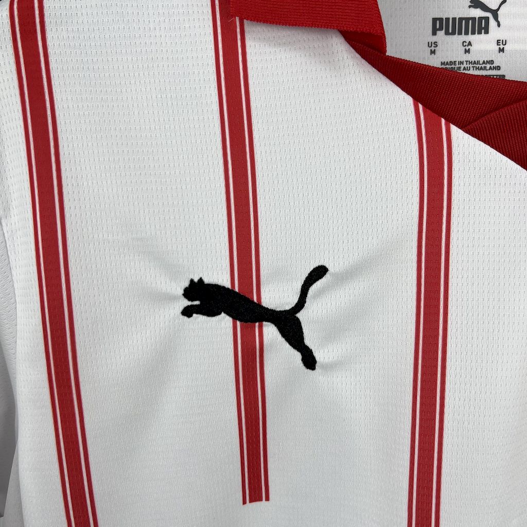 Camiseta local del Girona 2025/26