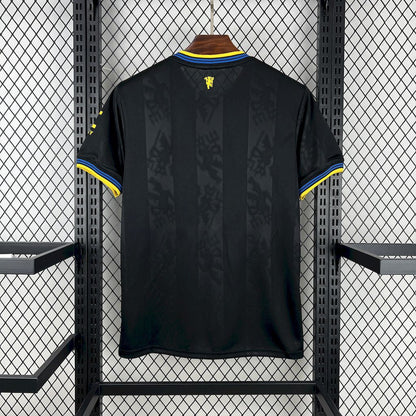 Tercera equipación del Manchester United 2025/26