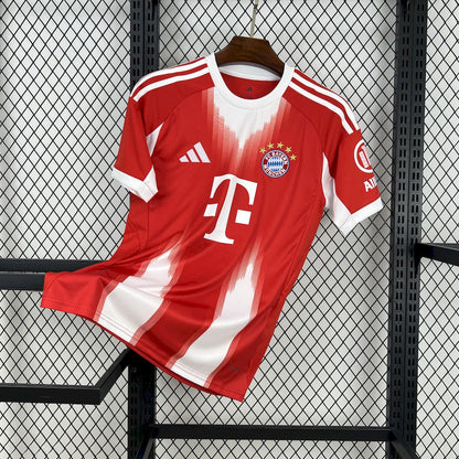 Camiseta local del Bayern de Múnich 2025/26