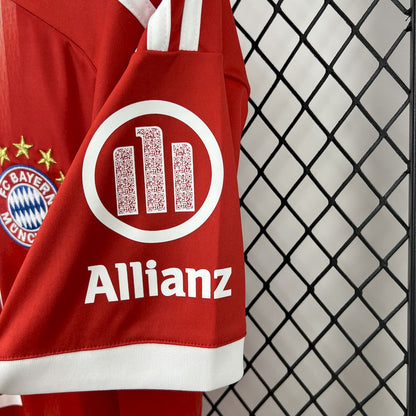 Camiseta local del Bayern de Múnich 2025/26