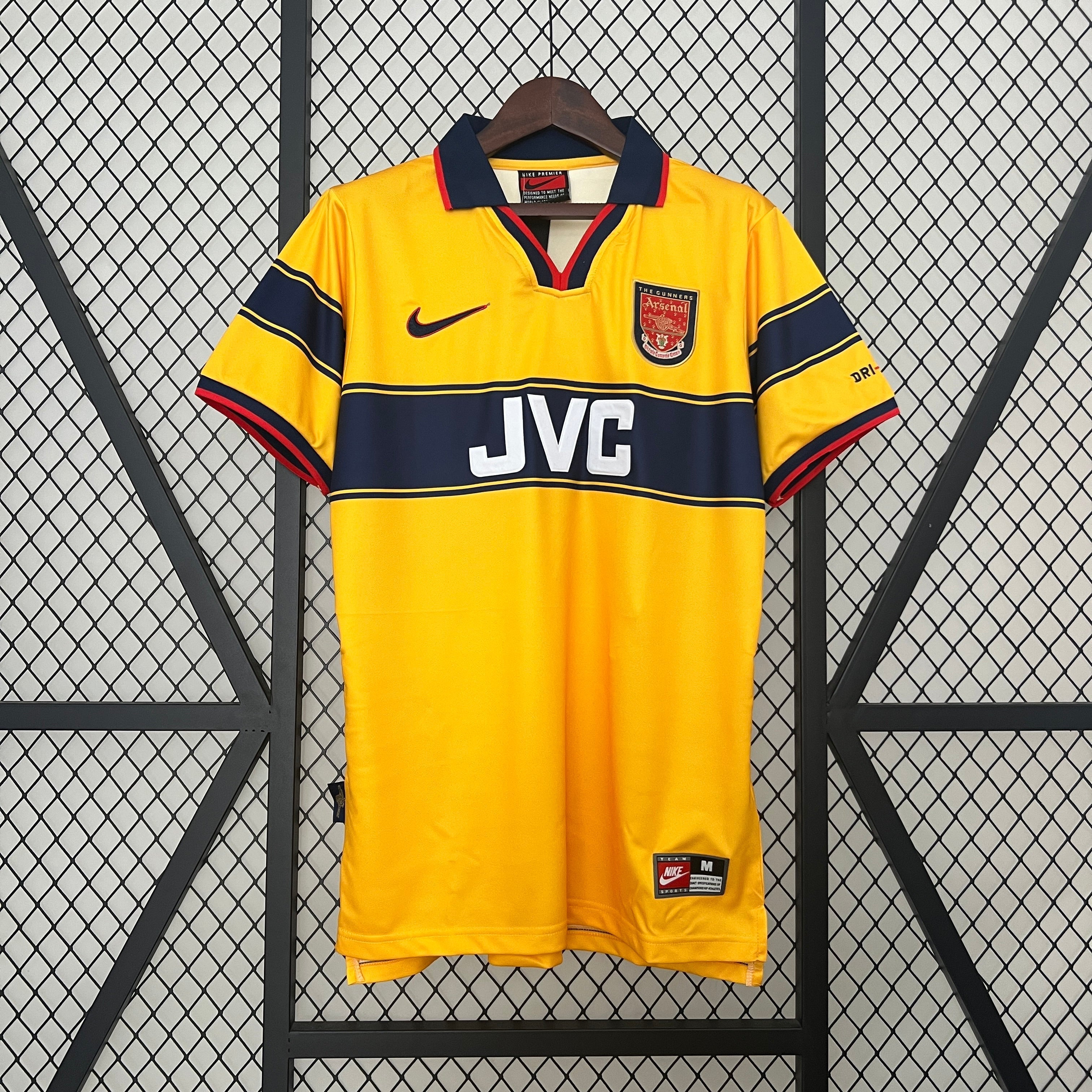Camiseta retro de visitante del Arsenal de 1997