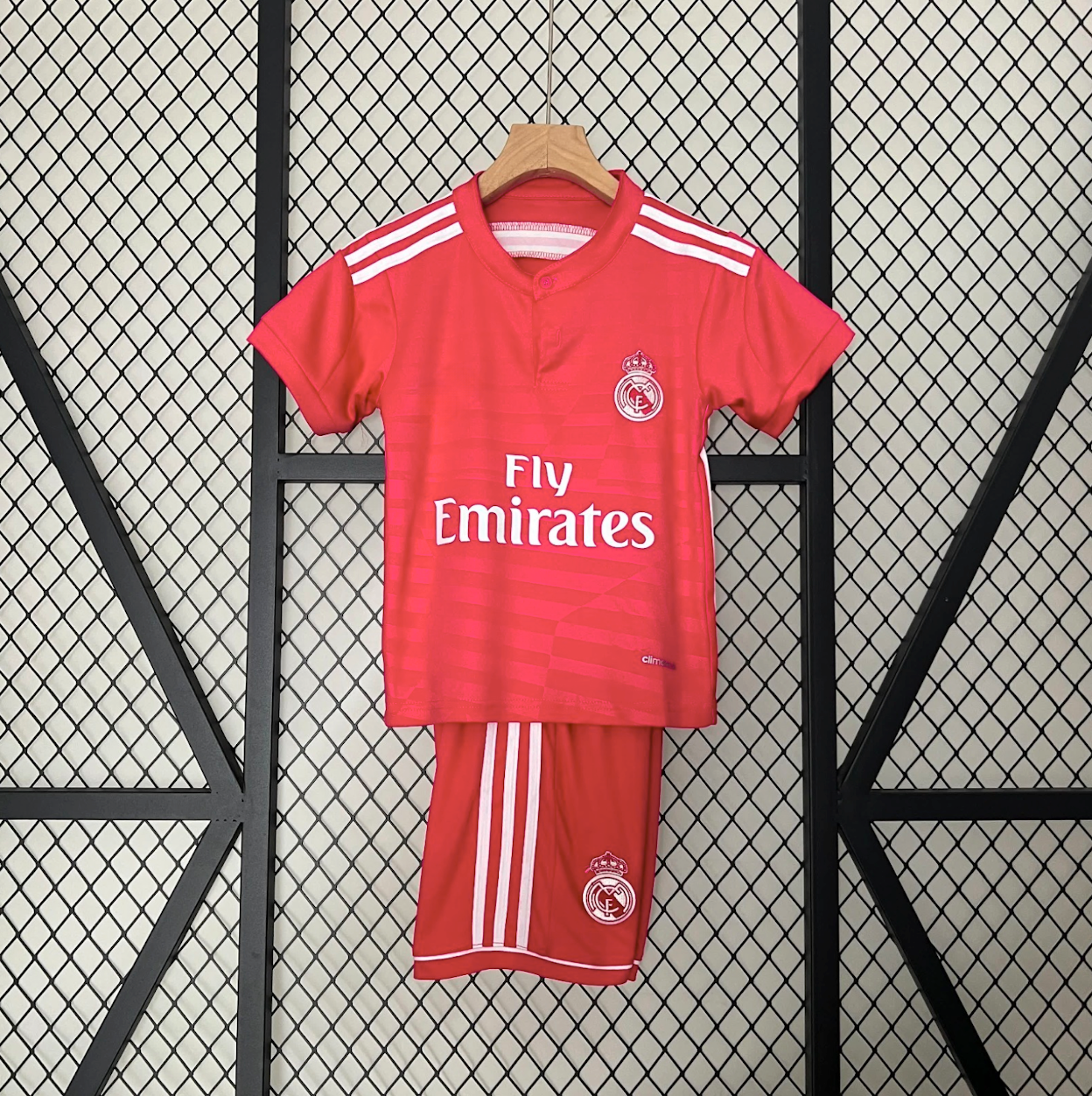Conjunto infantil del Real Madrid 24/25