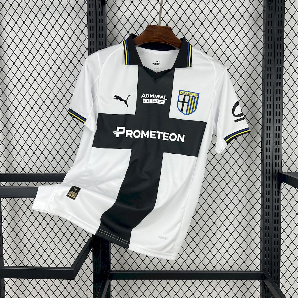 Camiseta local del Parma 2025/26