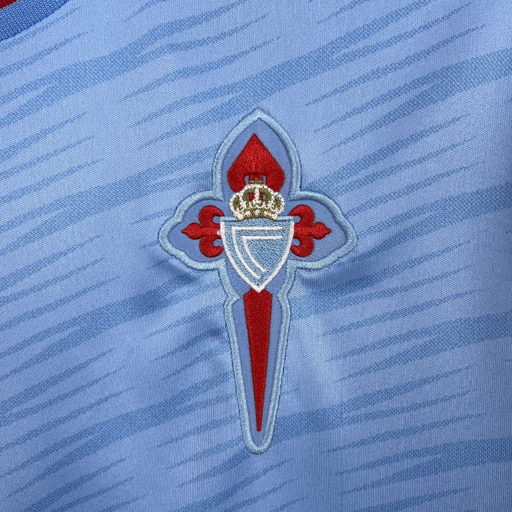 Camiseta local del Celta de Vigo 2025/26