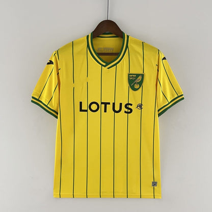 Equipación local del Norwich 2022-2023