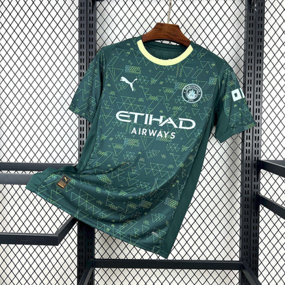 Cuarta equipación del Manchester City 2025/26