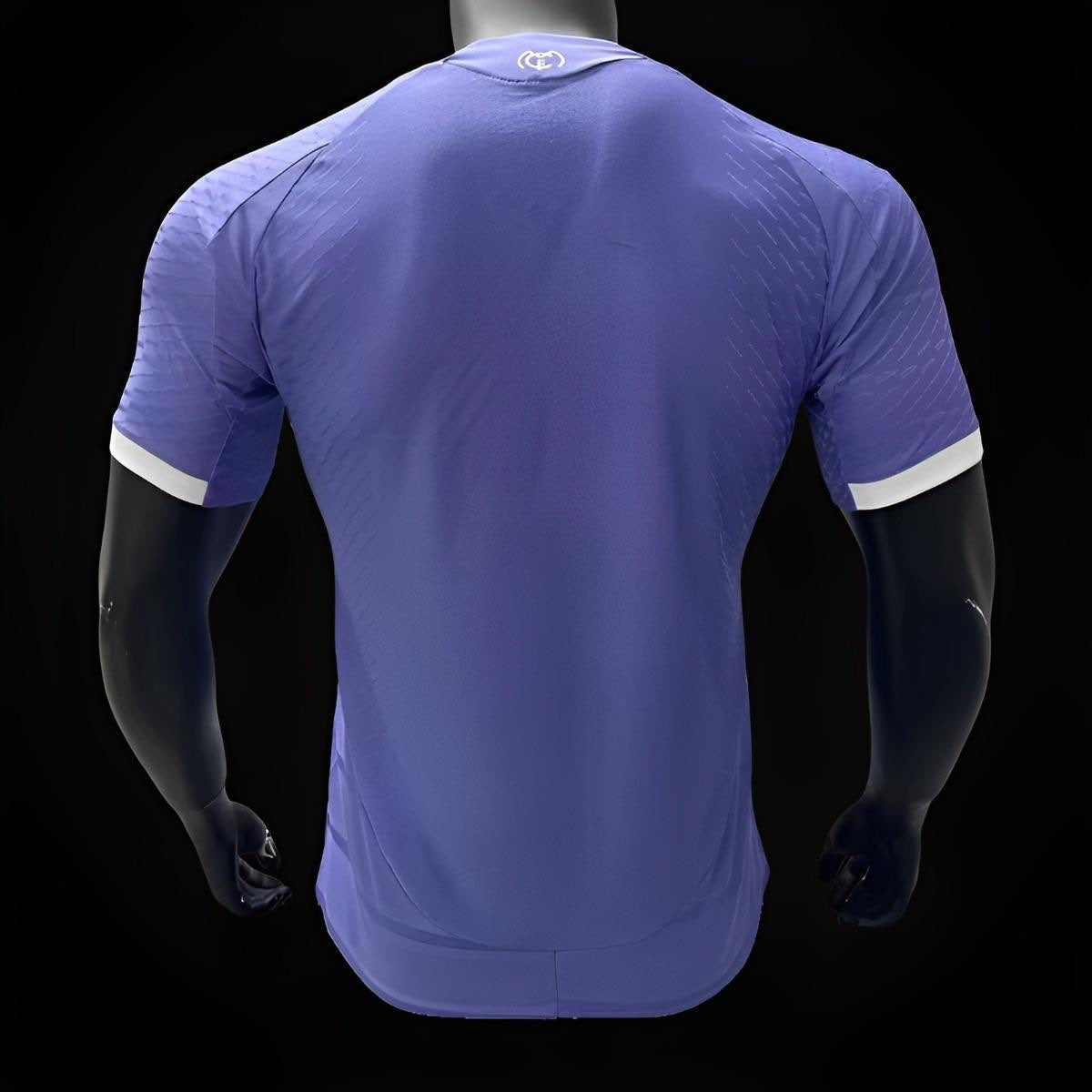 Camiseta de edición especial del Real Madrid, versión jugador, color morado, temporada 2023/24