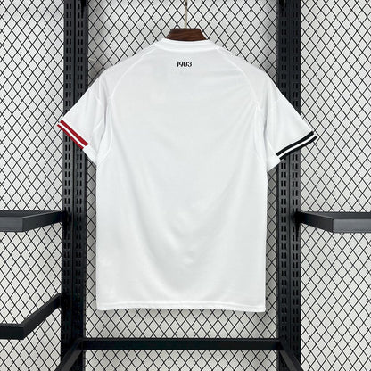 Camiseta local del Besiktas 2025/26
