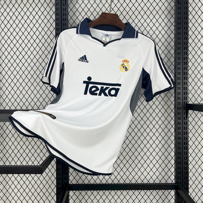 Camiseta retro del Real Madrid de la temporada 2000/01