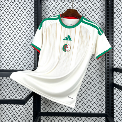 Equipación local de Argelia para el Mundial 2026