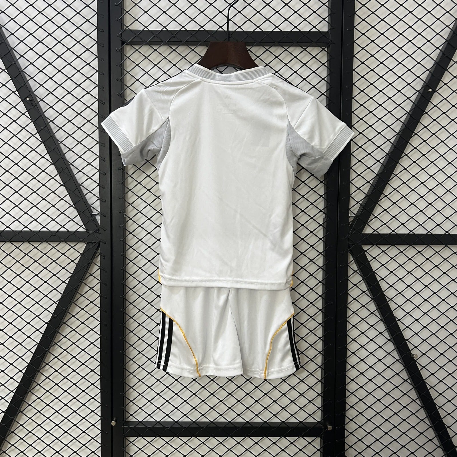 Conjunto infantil del Real Madrid 25/26