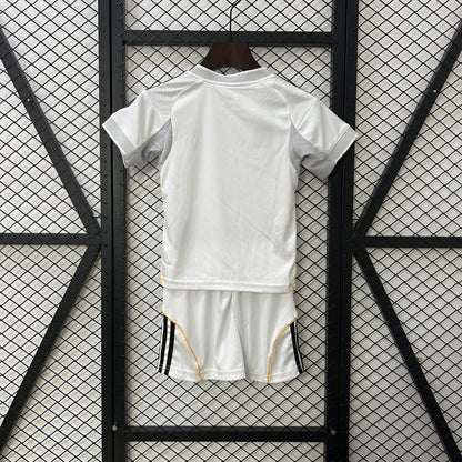 Conjunto infantil del Real Madrid 25/26