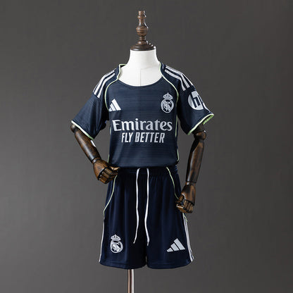 Equipación visitante infantil del Real Madrid 25/26