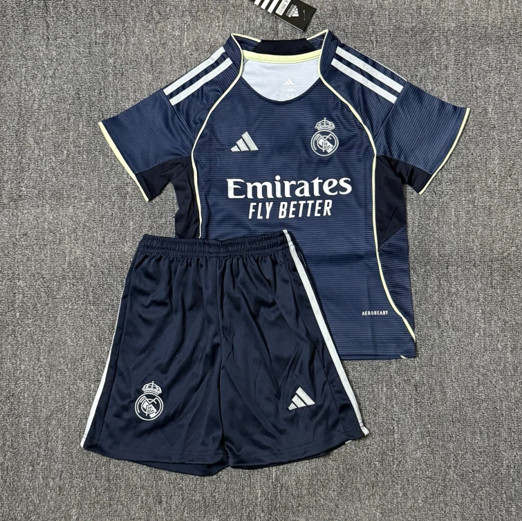 Equipación visitante infantil del Real Madrid 25/26