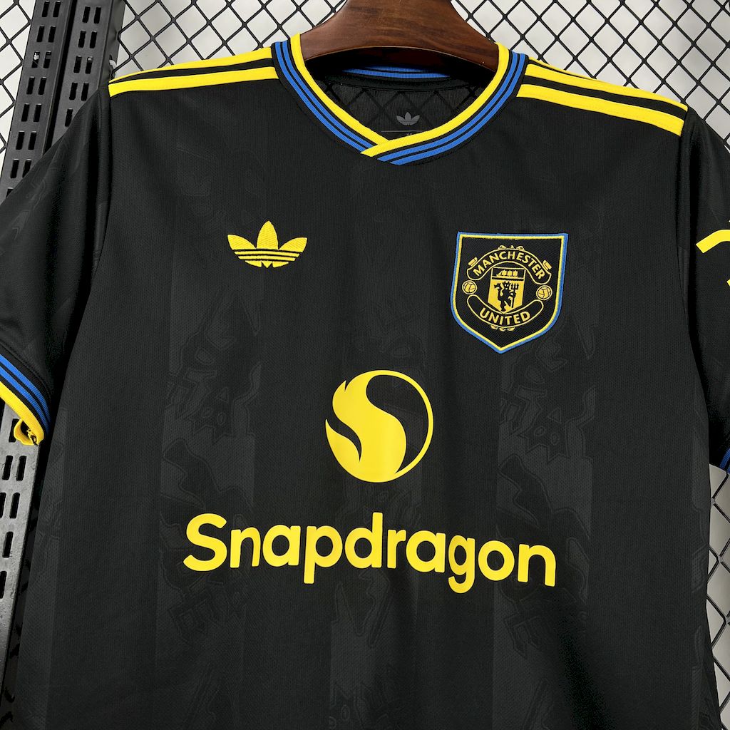 Tercera equipación del Manchester United 2025/26