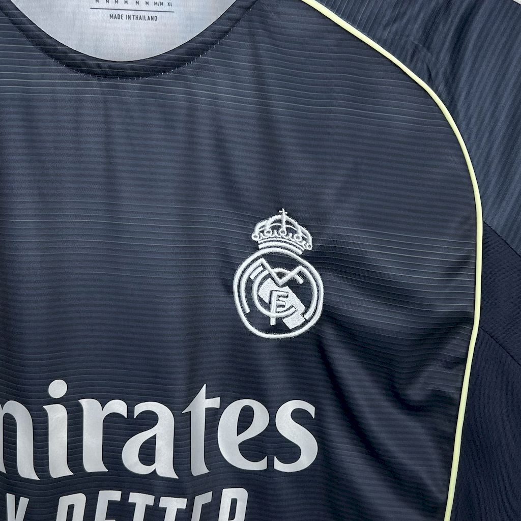 Camiseta de manga larga visitante del Real Madrid 2025/26