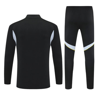 Conjunto especial negro del Real Madrid 25/26