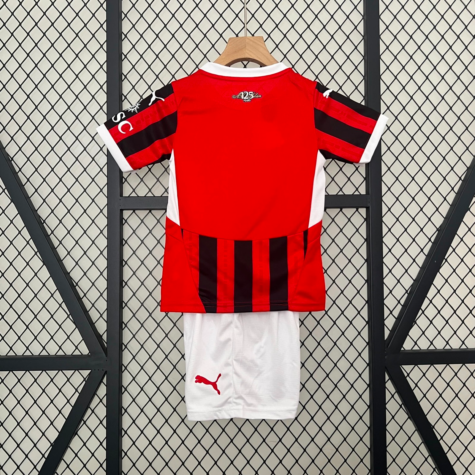Conjunto infantil del AC Milan 24/25