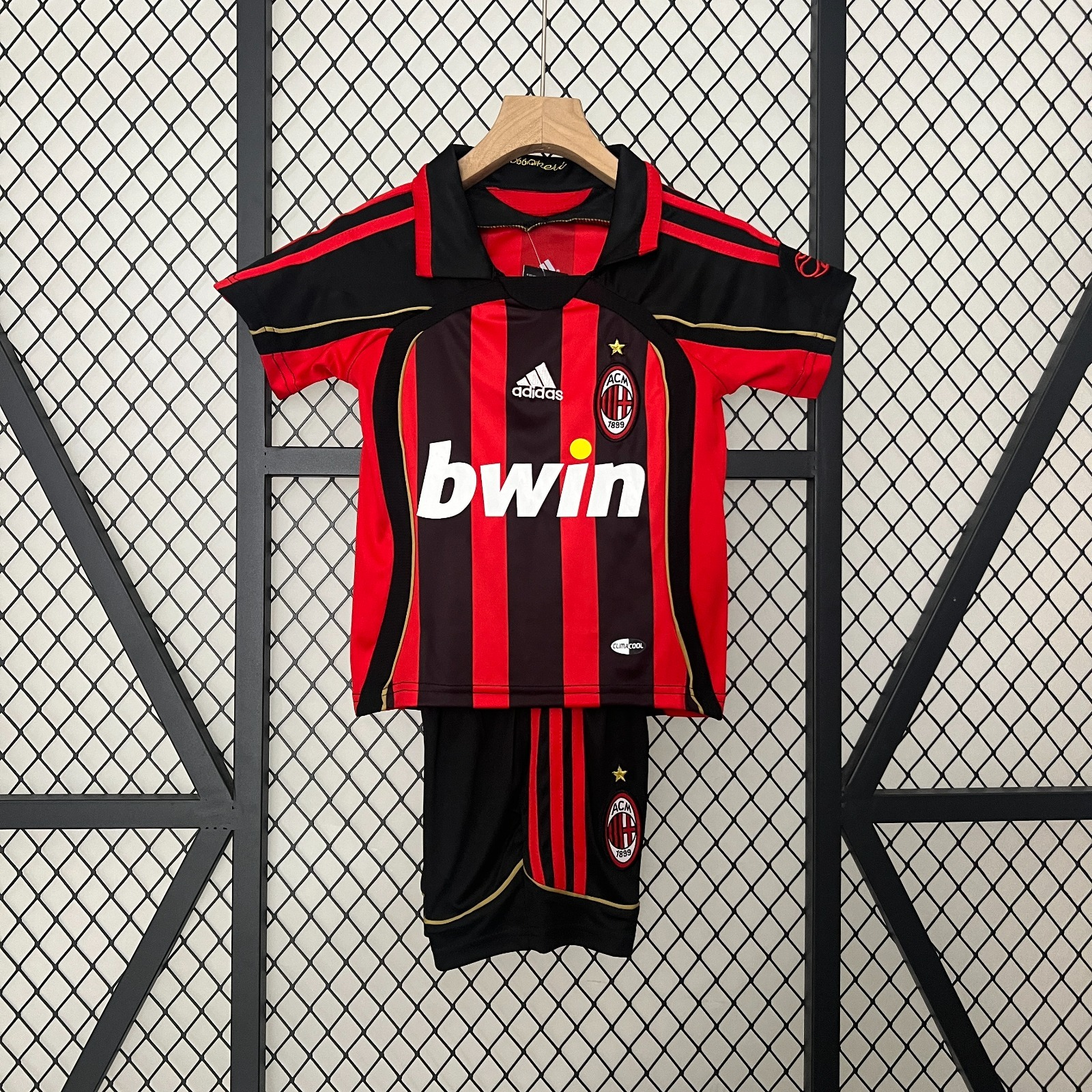 Conjunto infantil del AC Milan 24/25