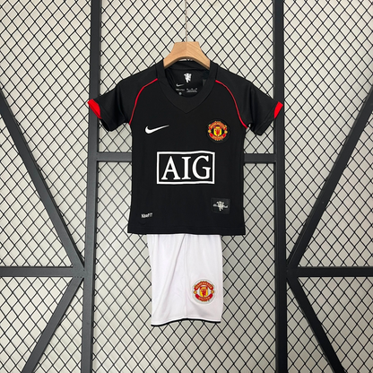 Equipación infantil del Manchester United 24/25