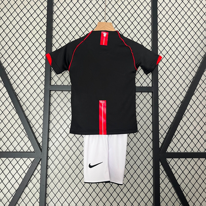 Equipación infantil del Manchester United 24/25